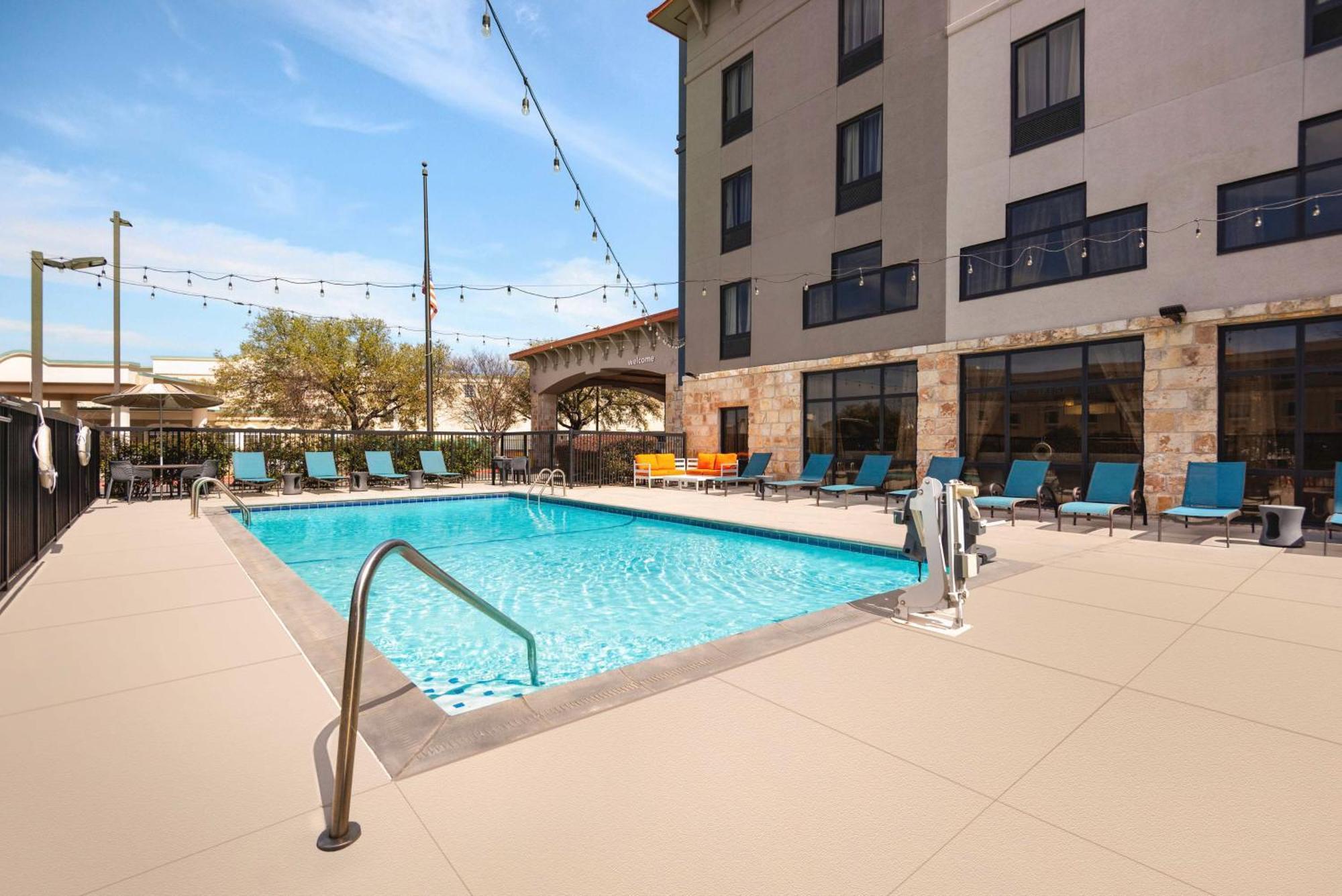 Hampton Inn & Suites San Marcos Bagian luar foto