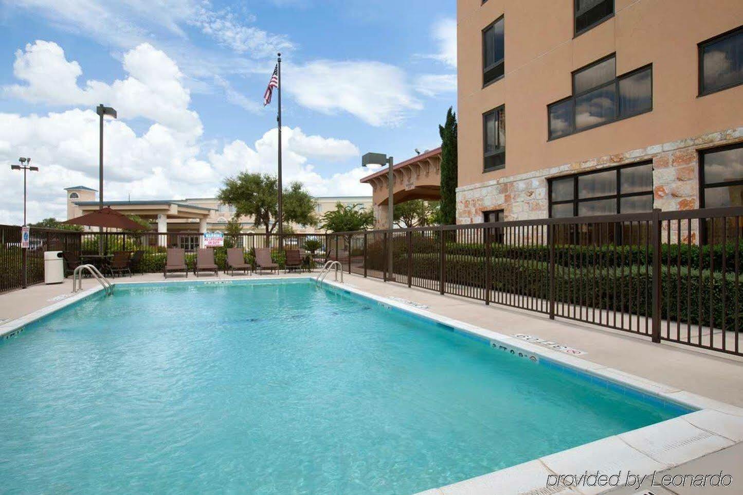 Hampton Inn & Suites San Marcos Bagian luar foto